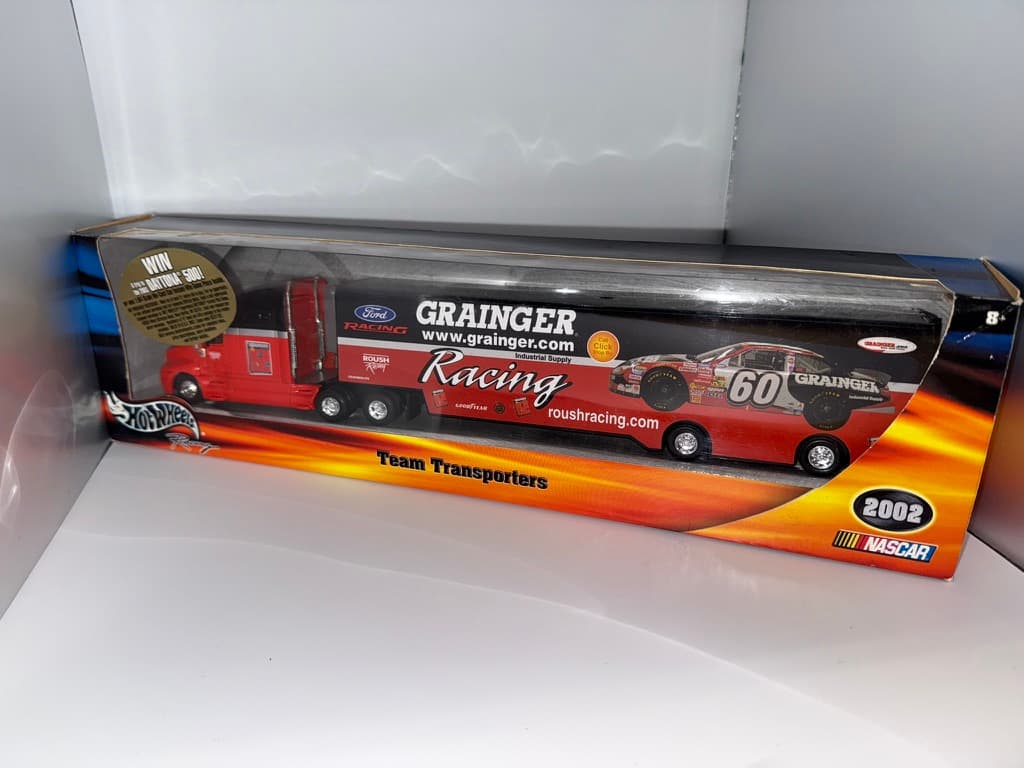 Hot Wheels Grainger 2002 Racing Team Transport NIB