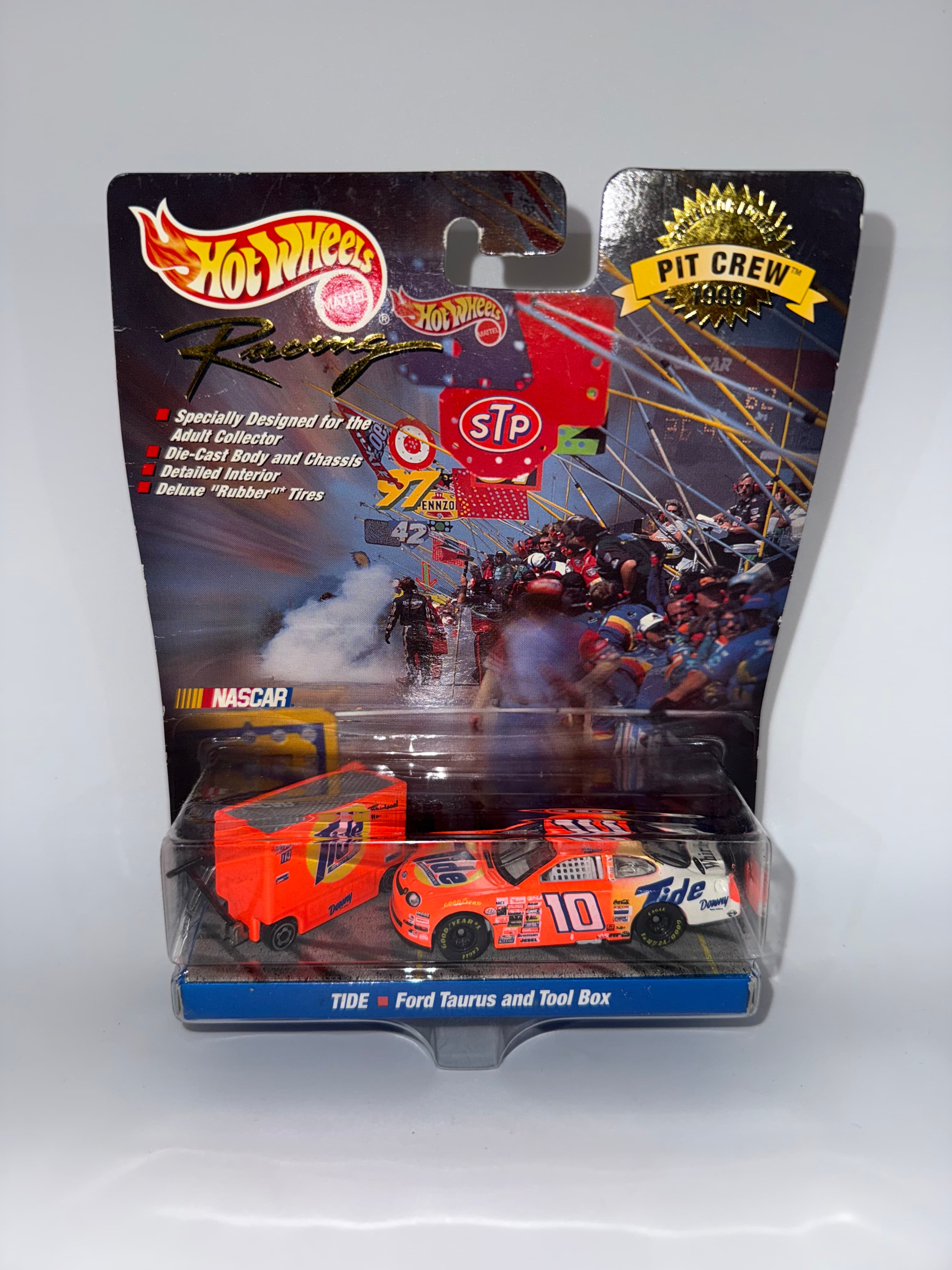 Hot Wheels Pit Crew #10 Ford Taurus & Tool Box